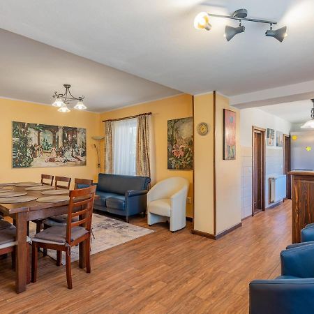Casa Saraste Hotel Risnov Bagian luar foto