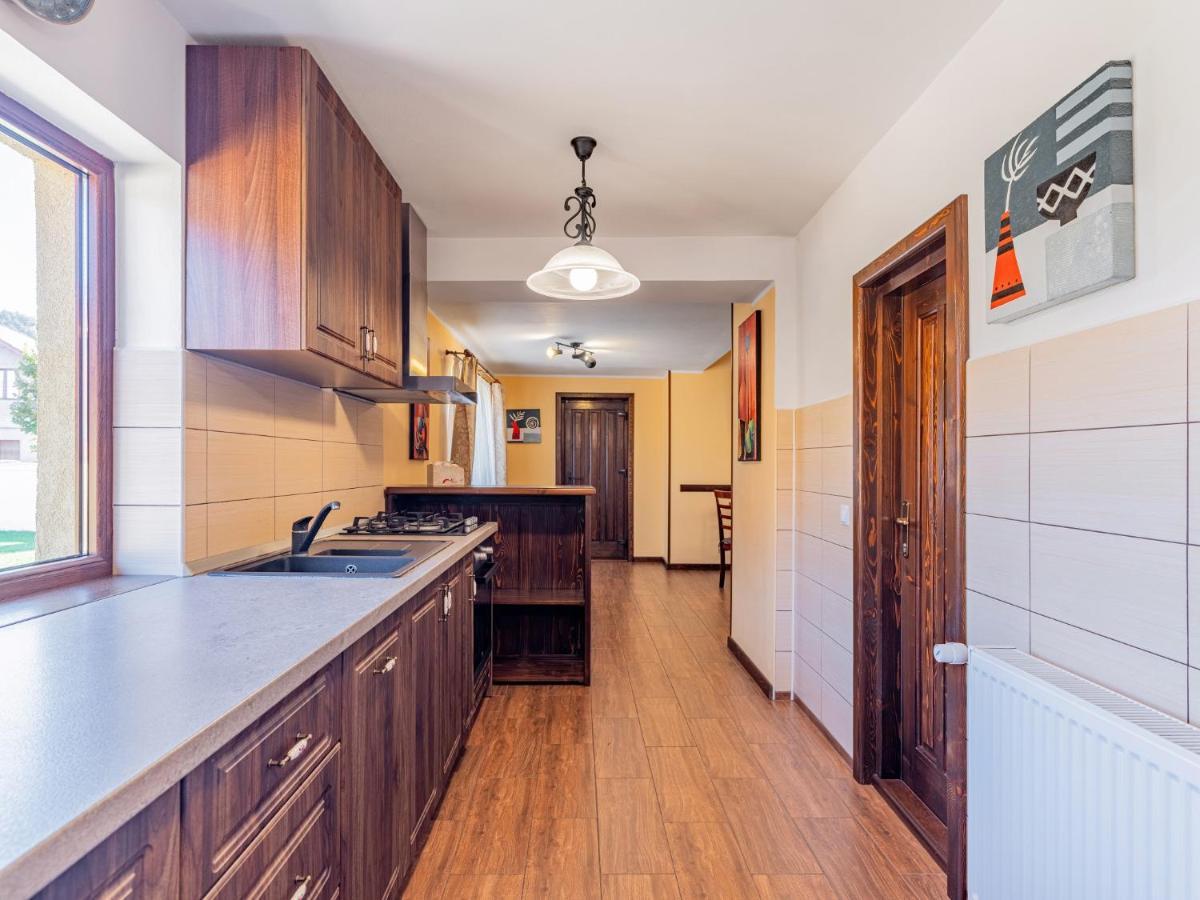 Casa Saraste Hotel Risnov Bagian luar foto