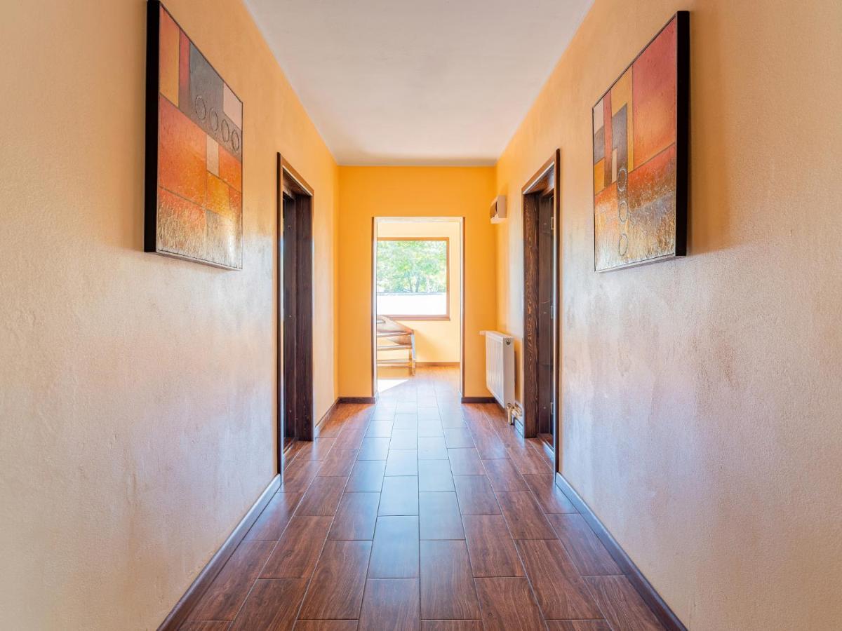 Casa Saraste Hotel Risnov Bagian luar foto