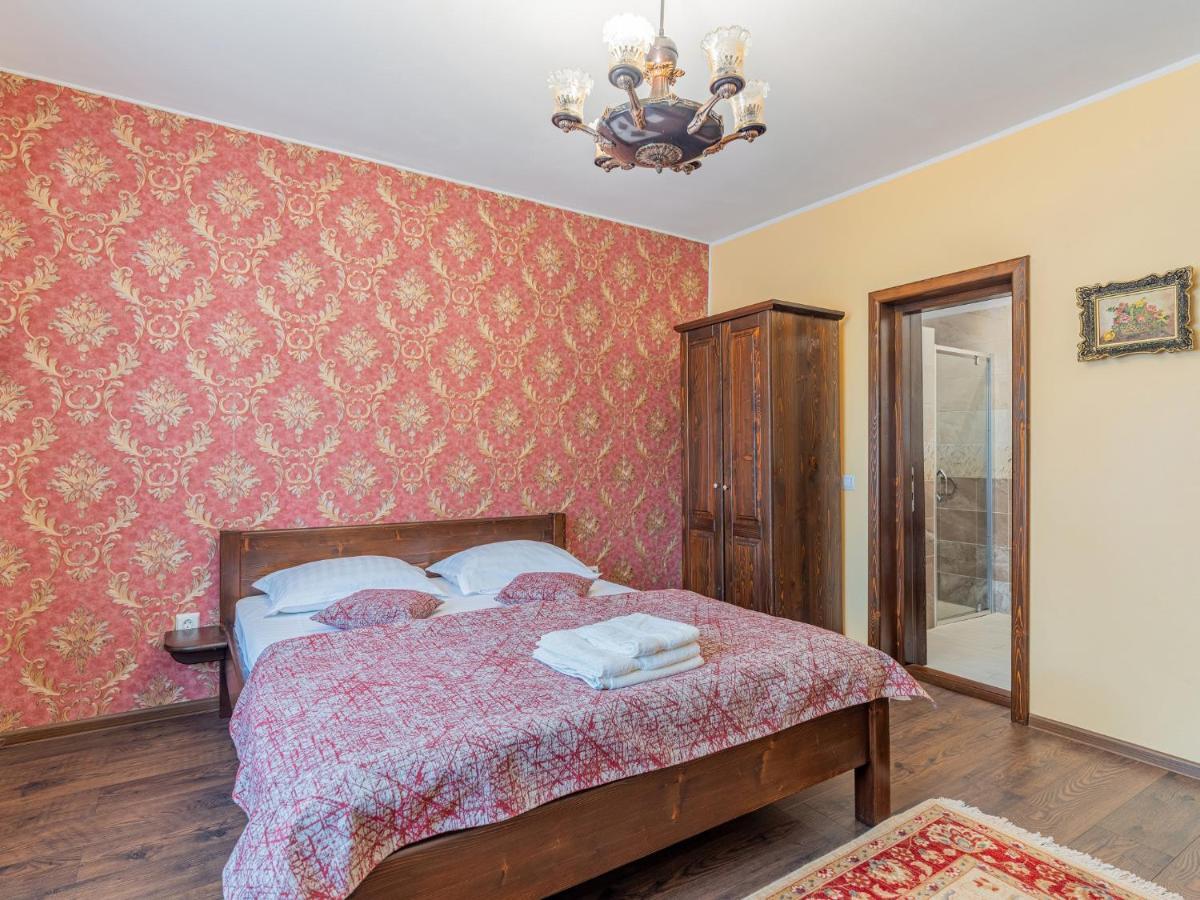 Casa Saraste Hotel Risnov Bagian luar foto