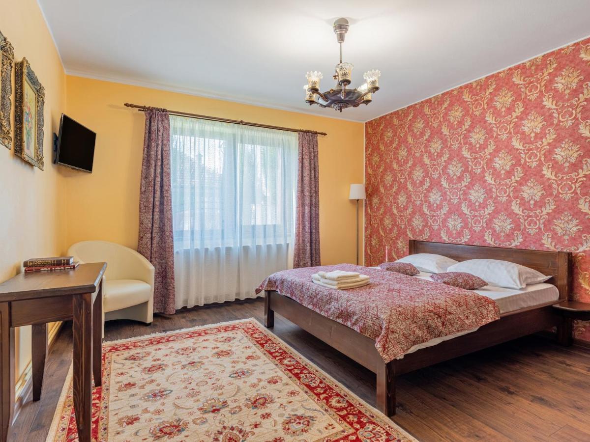 Casa Saraste Hotel Risnov Bagian luar foto