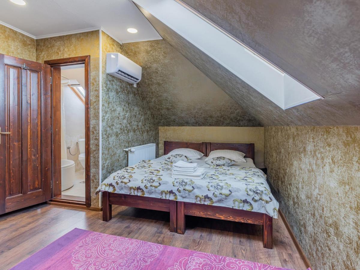 Casa Saraste Hotel Risnov Bagian luar foto