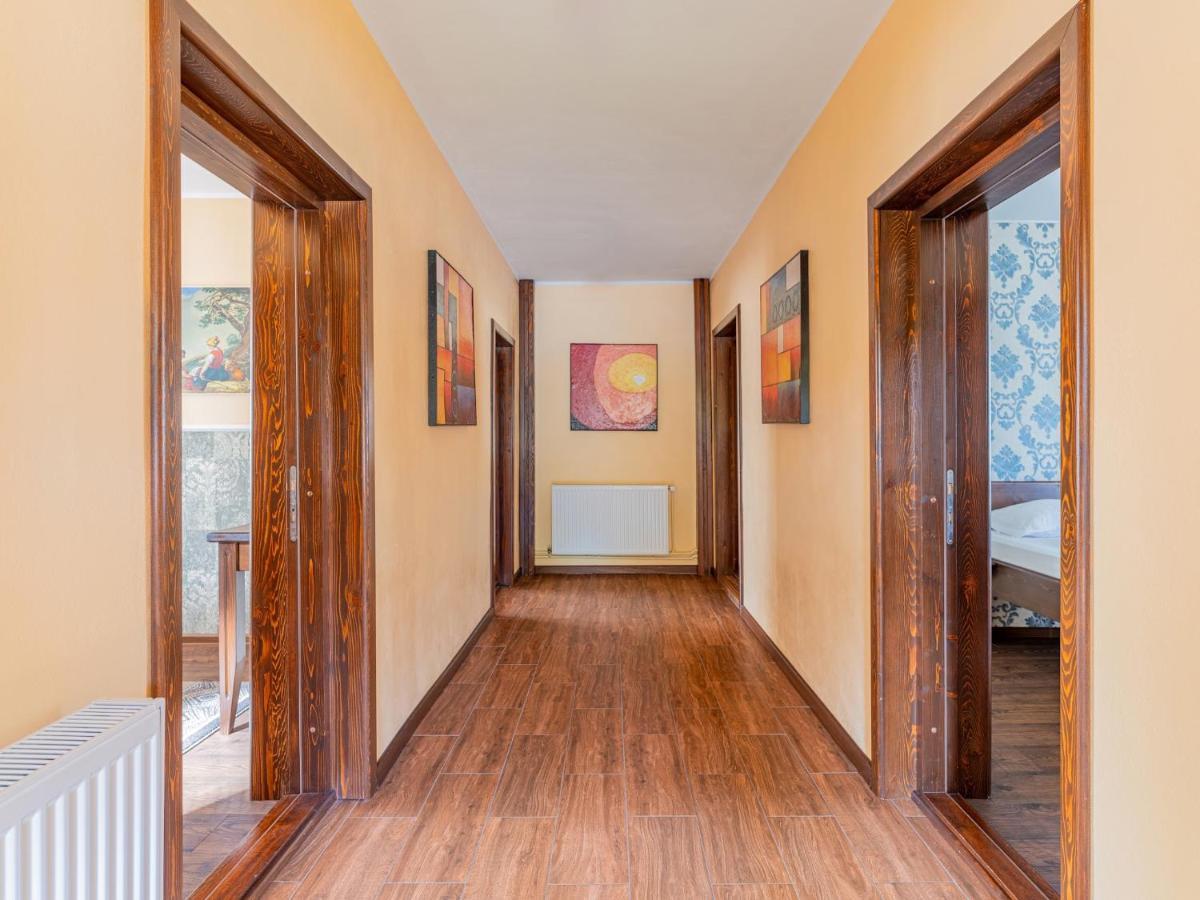 Casa Saraste Hotel Risnov Bagian luar foto