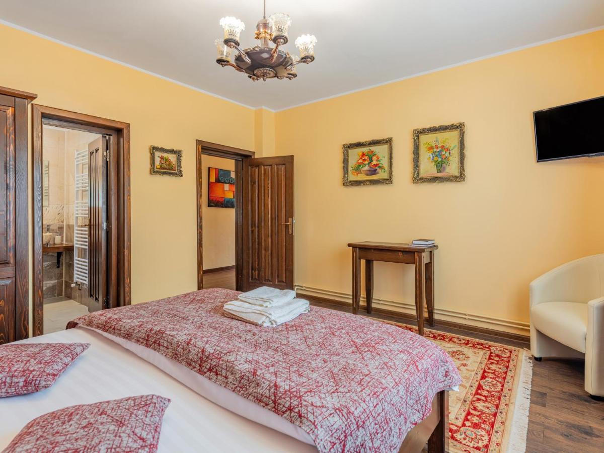 Casa Saraste Hotel Risnov Bagian luar foto