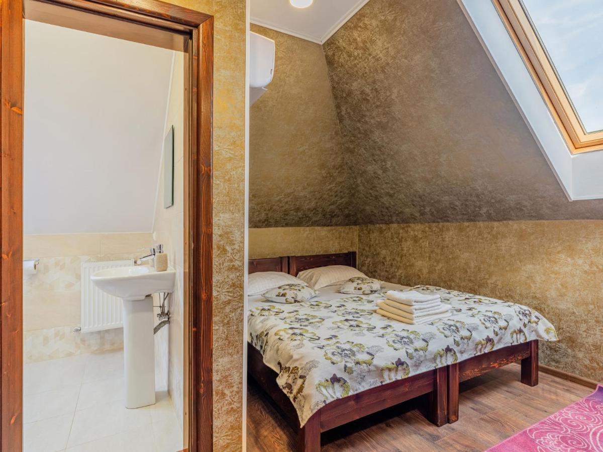 Casa Saraste Hotel Risnov Bagian luar foto