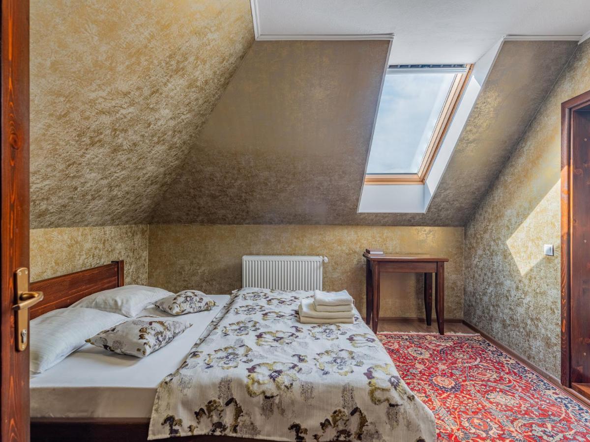 Casa Saraste Hotel Risnov Bagian luar foto