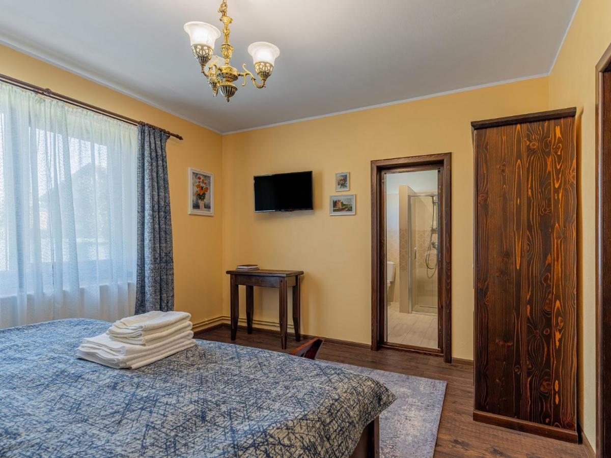 Casa Saraste Hotel Risnov Bagian luar foto