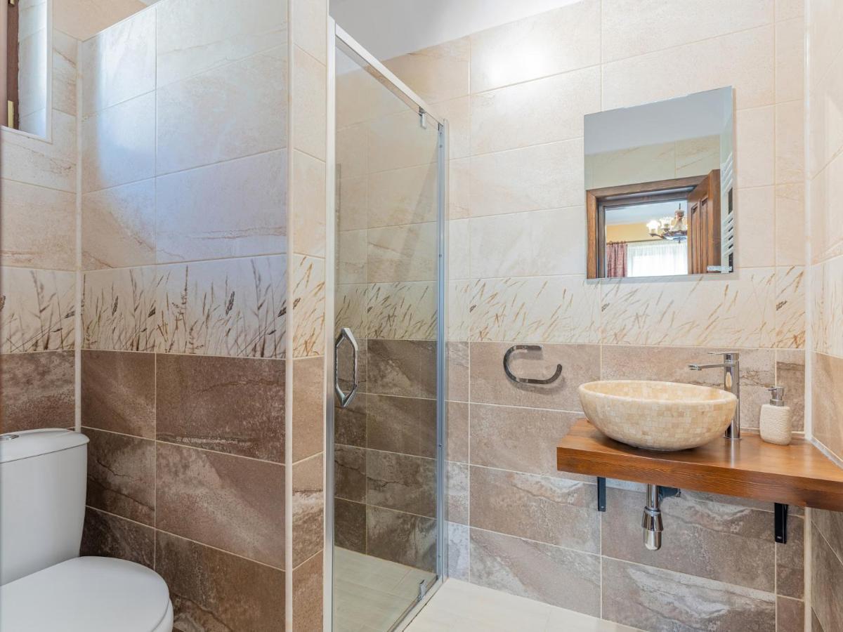 Casa Saraste Hotel Risnov Bagian luar foto