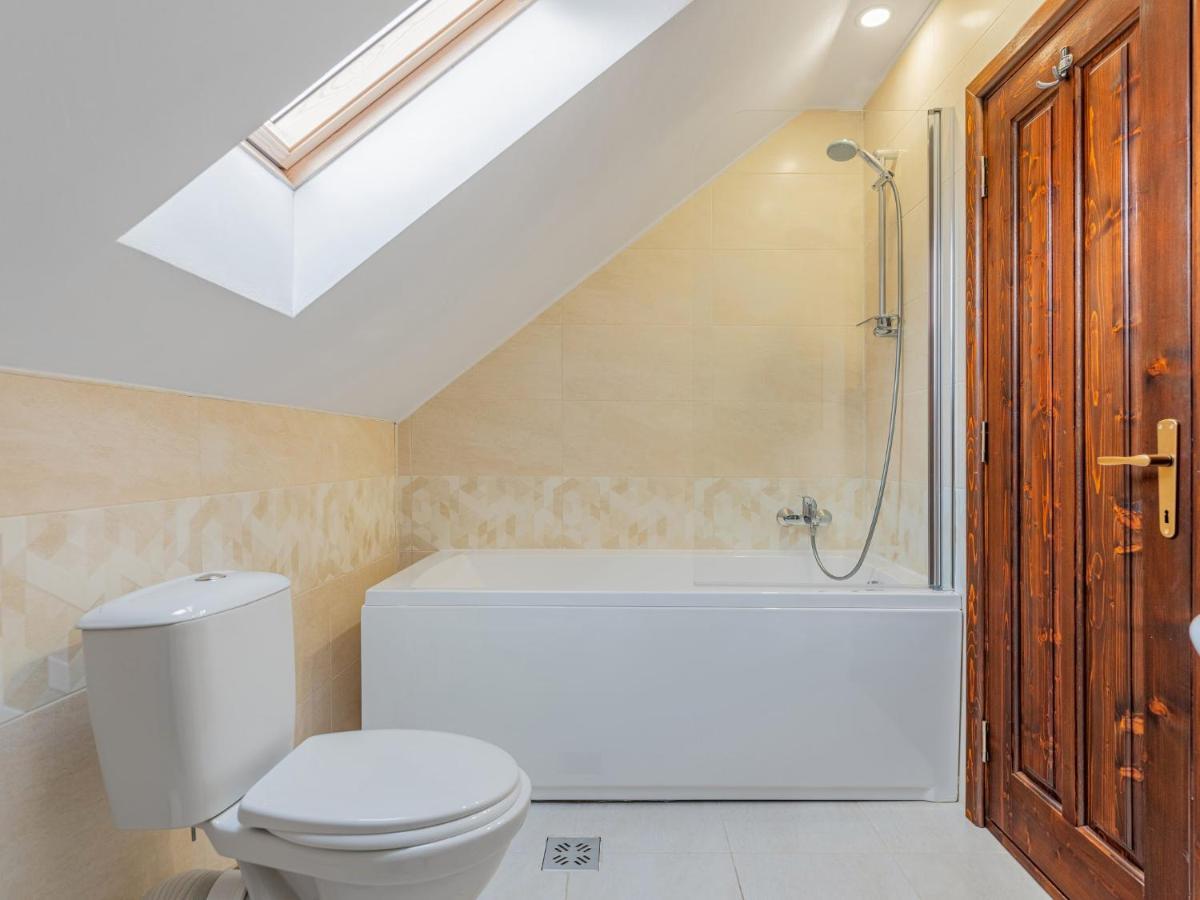 Casa Saraste Hotel Risnov Bagian luar foto
