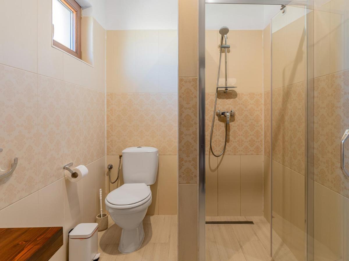 Casa Saraste Hotel Risnov Bagian luar foto