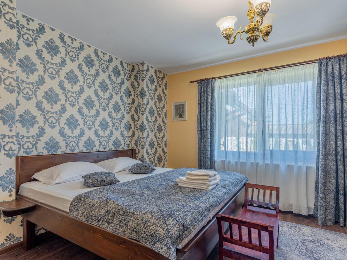 Casa Saraste Hotel Risnov Bagian luar foto