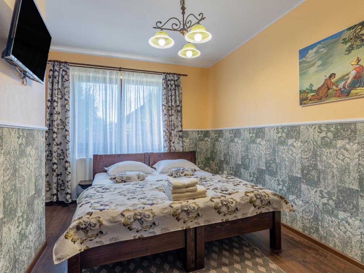 Casa Saraste Hotel Risnov Bagian luar foto