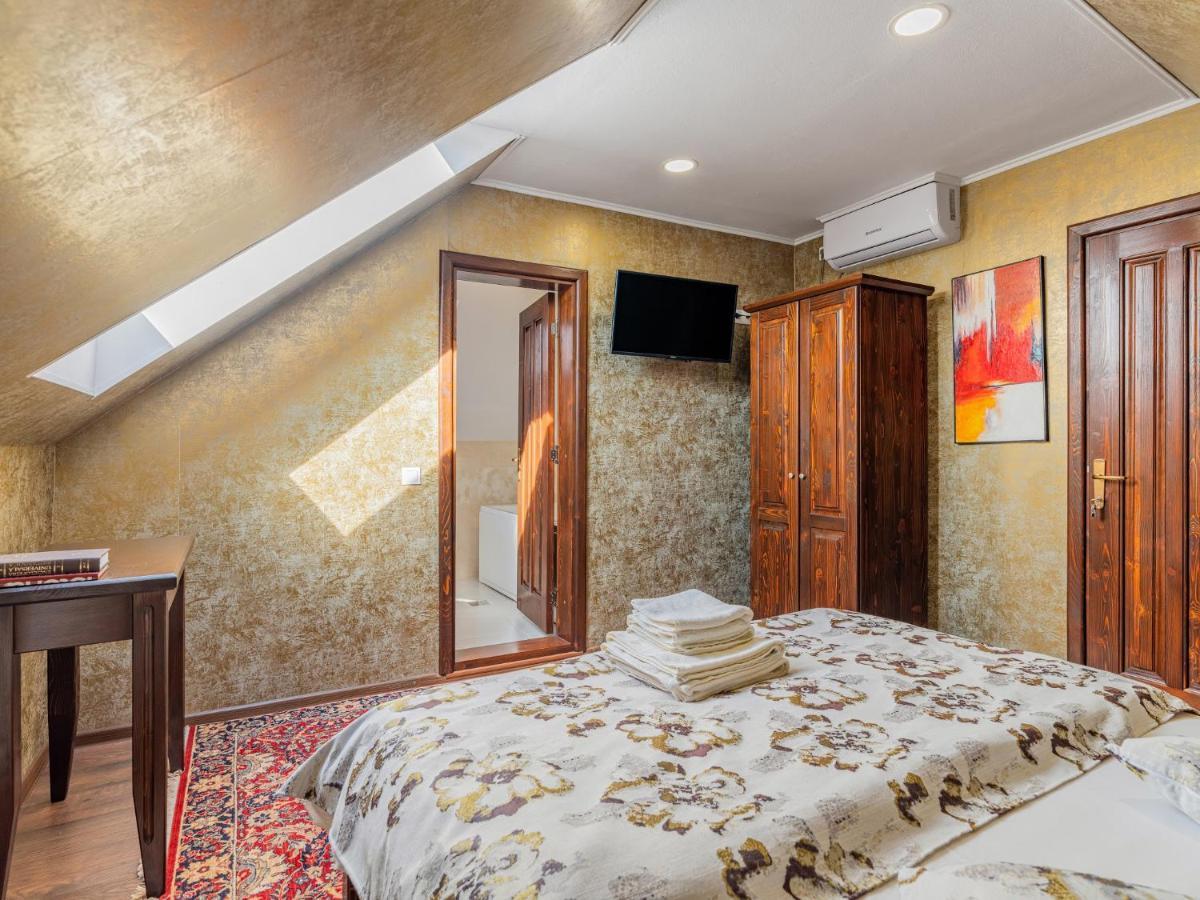 Casa Saraste Hotel Risnov Bagian luar foto