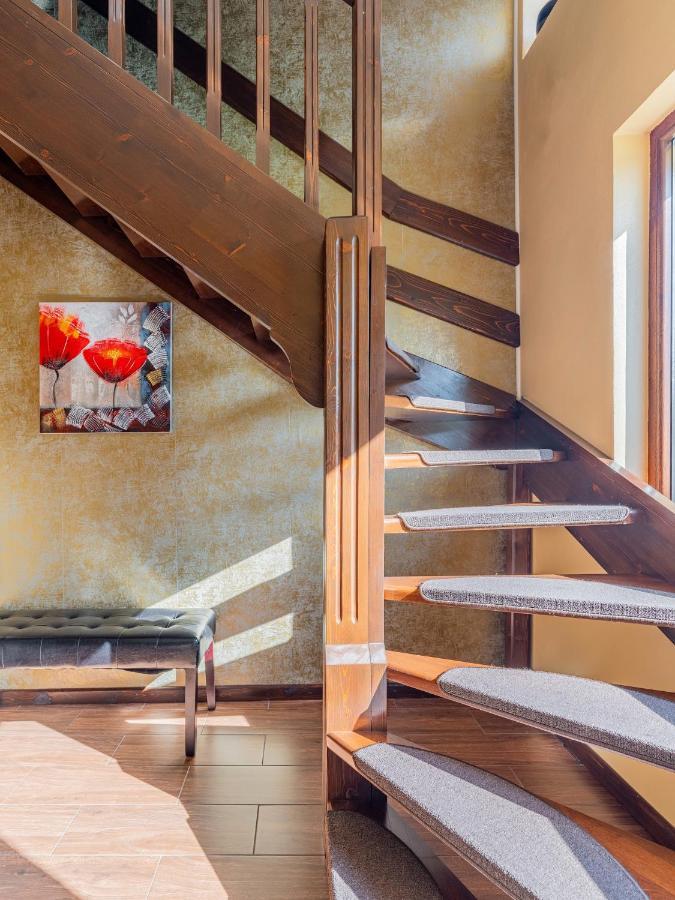 Casa Saraste Hotel Risnov Bagian luar foto