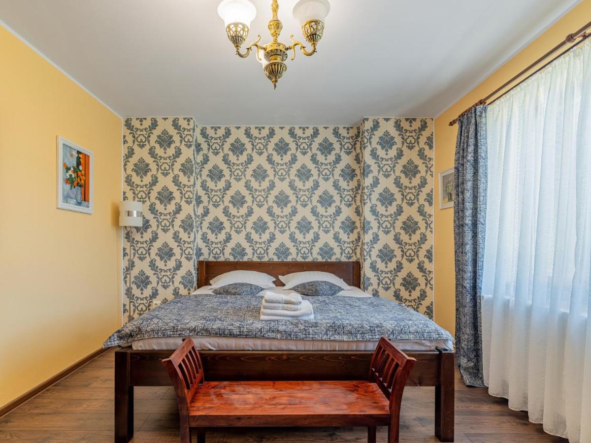 Casa Saraste Hotel Risnov Bagian luar foto