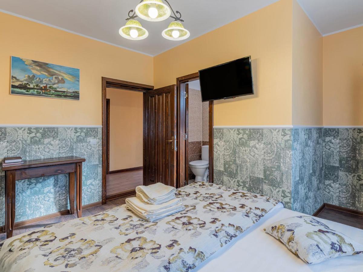Casa Saraste Hotel Risnov Bagian luar foto
